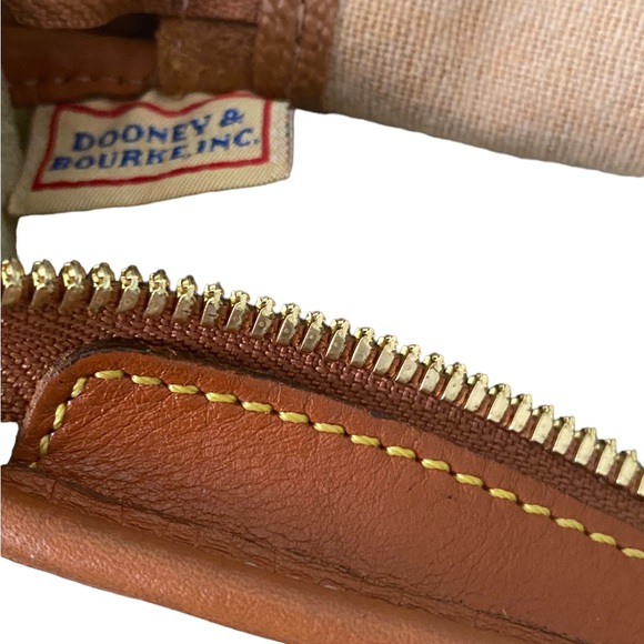 Dooney & Bourke Vintage beige and brown pebbled leather cross body bag preowned - Picture 5 of 8